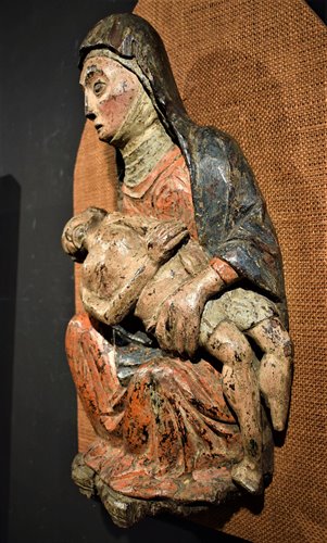 36 / 5.000 Risultati della traduzione Risultato di traduzione Polychrome wooden sculpture "la Pietà"